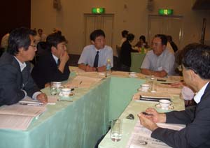 &nbsp;グループ討論の様子