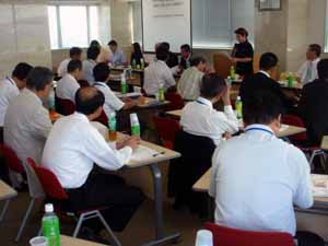 会内外50名が、「人材の育成と地域定着」をテーマに懇談した