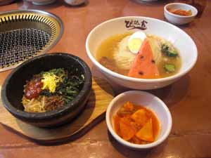 ぴょんぴょん舎の盛岡冷麺ほか