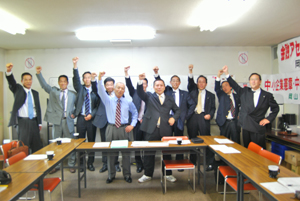 一斉会員増強DAY出陣式で気勢を上げる岡山同友会の皆さん