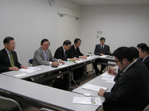 金融庁と懇談