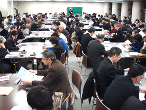 危機打開へと真剣に学びあう参加者